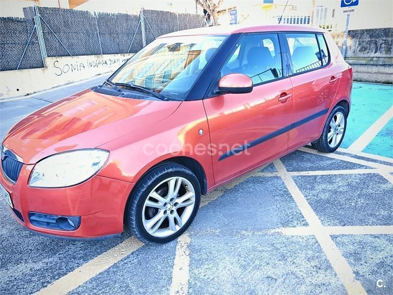 Usado Skoda Fabia 70 CV (51 kW) 2008 Naranja Berlina