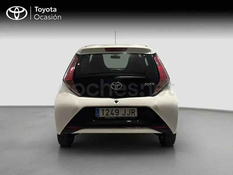 Usado Toyota Aygo X-play 69 CV (50 kW) 2015 Blanco Utilitario