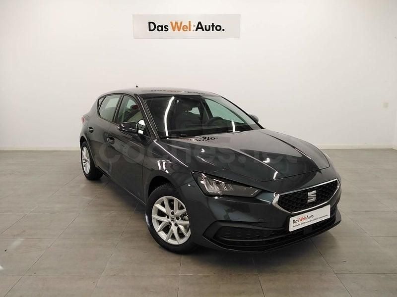 Usado Seat Leon Style 110 CV (80 kW) 2024 Azul Berlina