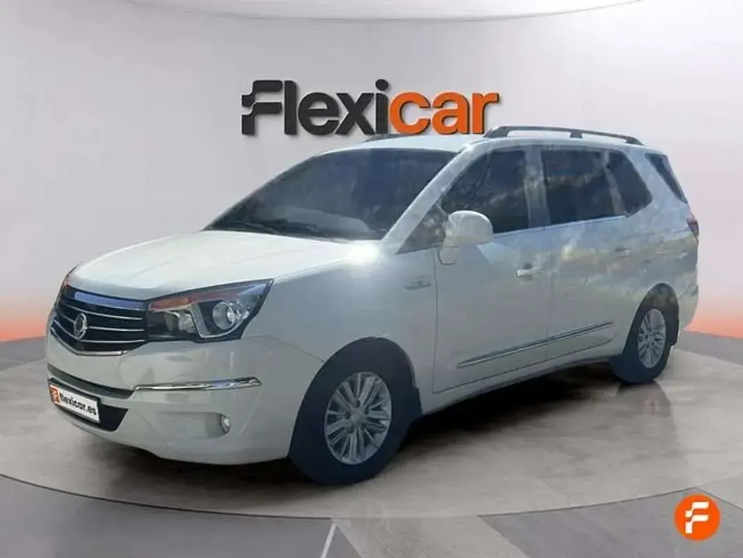Usado SsangYong Rodius 178 CV (130 kW) 2016 Blanco Monovolumen