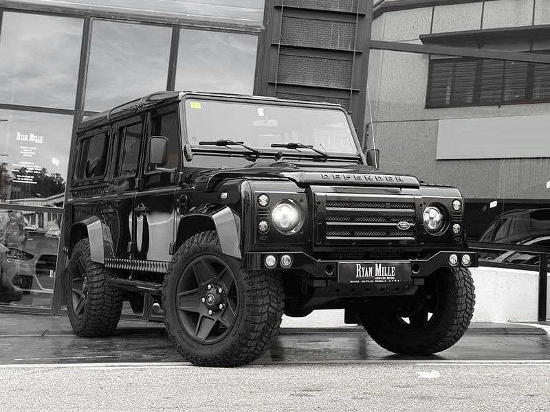 Negro Usado 2015 Land Rover Defender SE Familiar | 109.900 € - Imagen 1/4