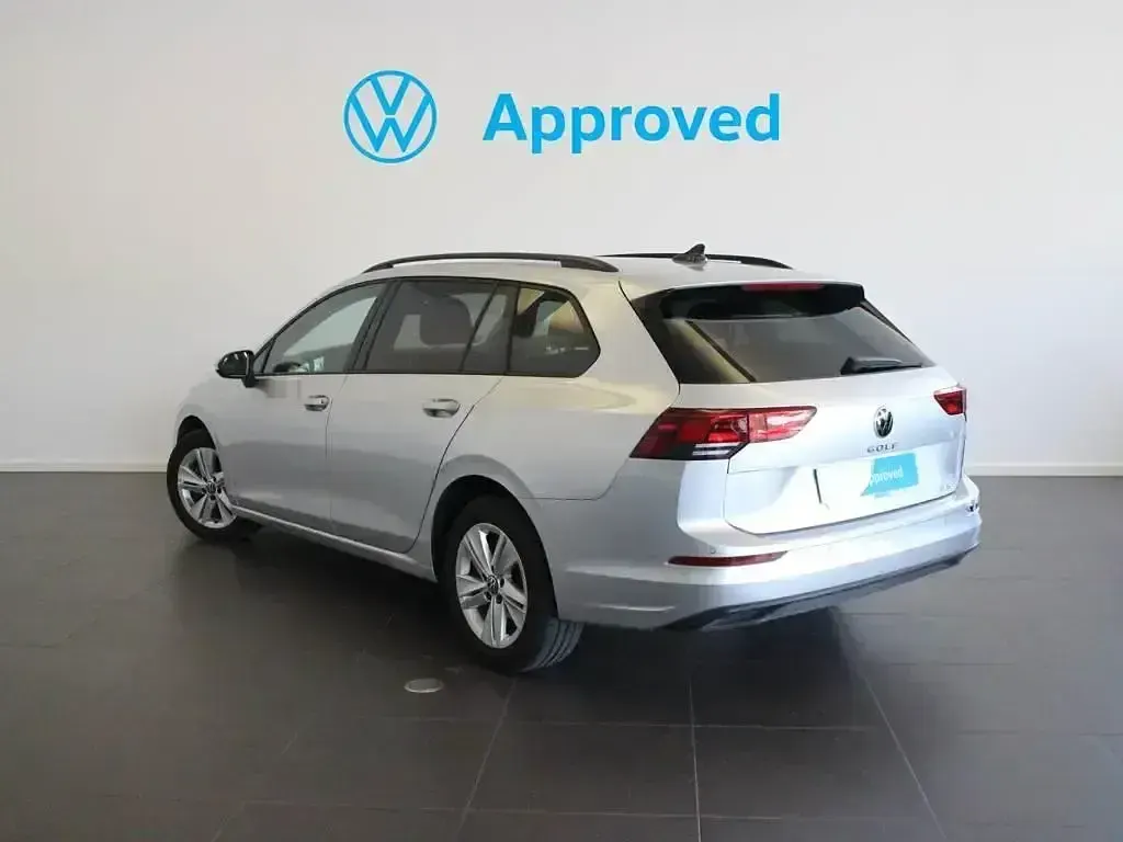 Usado VW Golf VIII Life 110 HP (80 kW) 2024 Cinzento Carrinha