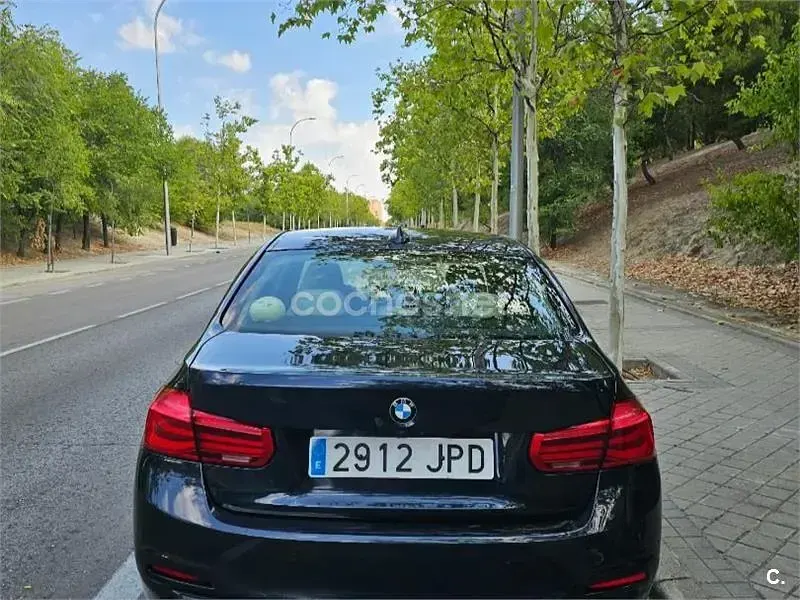 Usado BMW 318 Comfort Edition 150 CV (110 kW) 2016 Azul Berlina