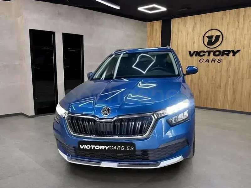 Usado Skoda Kamiq Ambition 110 CV (80 kW) 2021 Azul SUV
