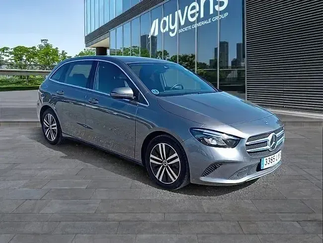 Usado Mercedes B180 116 CV (85 kW) 2022 Gris Utilitario