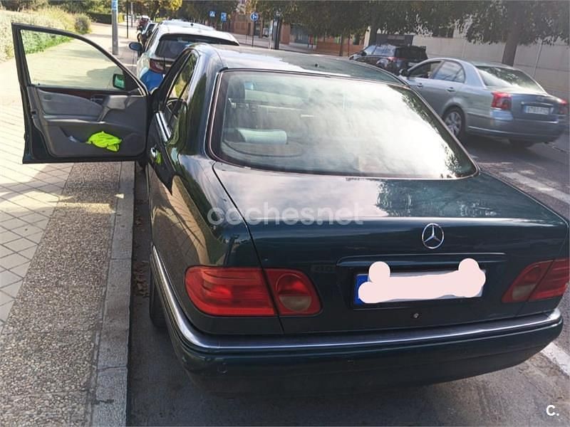 Usado Mercedes E300 Elegance 177 CV (130 kW) 1997 Verde Berlina
