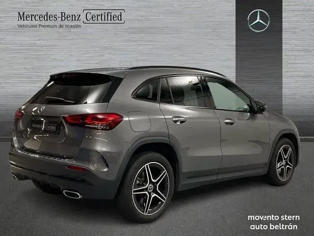 Usado Mercedes GLA250 AMG line 218 CV (160 kW) 2022 Gris montaña SUV