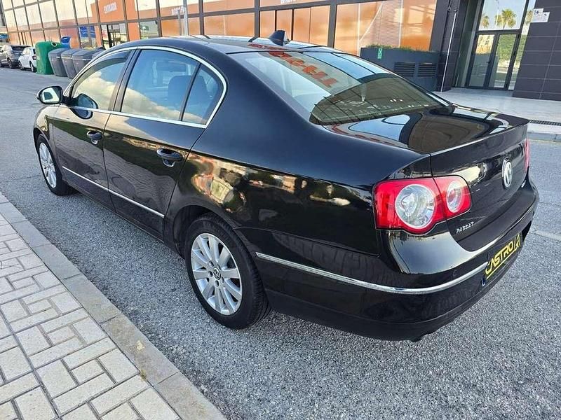 Usado VW Passat Highline 140 CV (102 kW) 2005 Negro Berlina