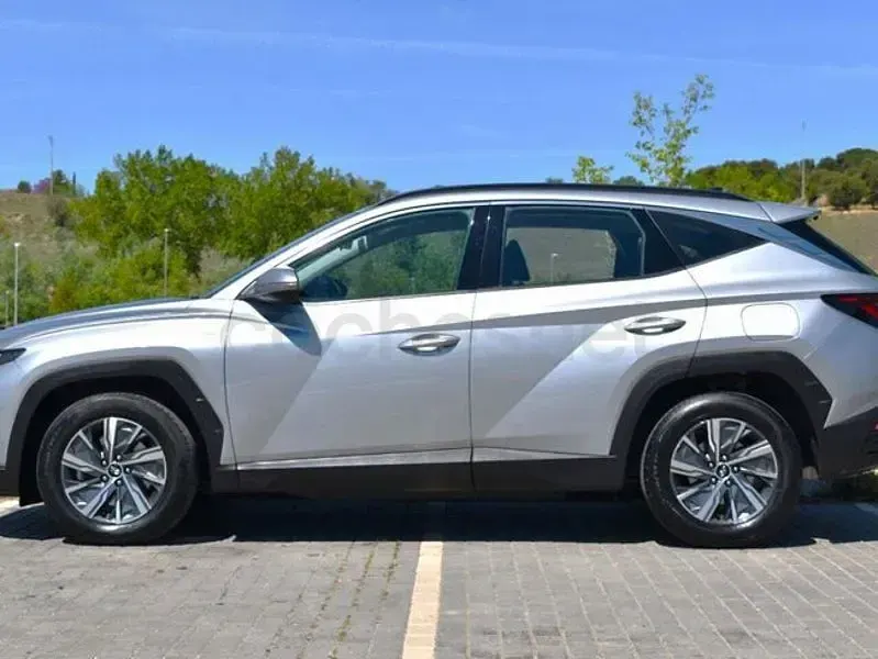Usado Hyundai Tucson Eco 136 CV (100 kW) 2022 Gris / plata SUV