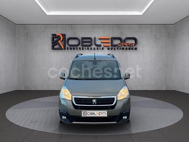 Usado Peugeot Partner Tepee Outdoor 120 CV (88 kW) 2017 Gris / plata Monovolumen