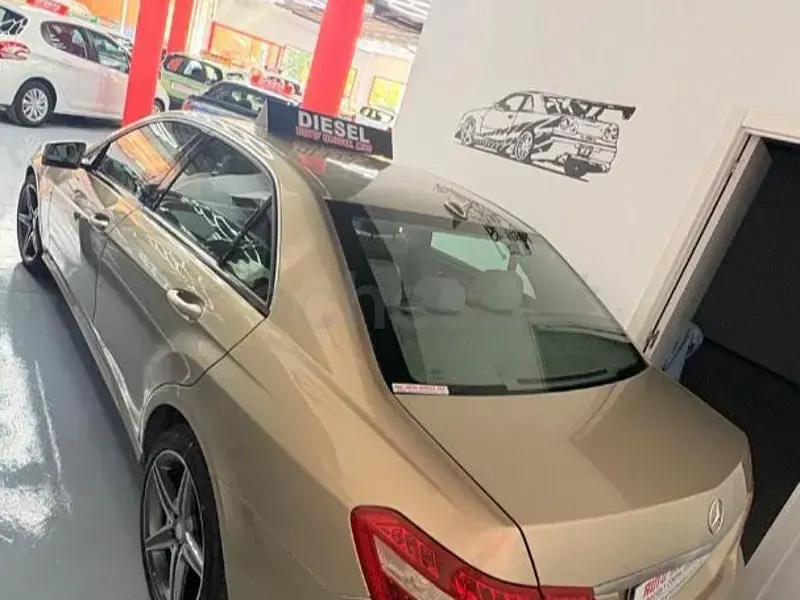 Usado Mercedes E250 Avantgarde 204 CV (150 kW) 2010 Beige Berlina
