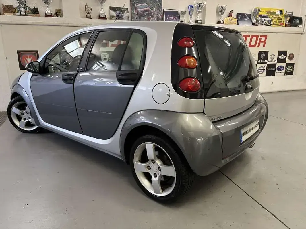 Usado Smart ForFour Pulse 95 CV (69 kW) 2004 Gris Utilitario