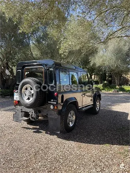 Usado Land Rover Defender 122 CV (89 kW) 2010 Negro Familiar