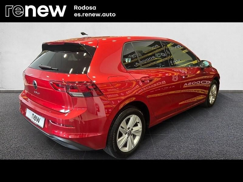 Usado VW Golf VIII Life 110 CV (80 kW) 2021 Rojo Berlina