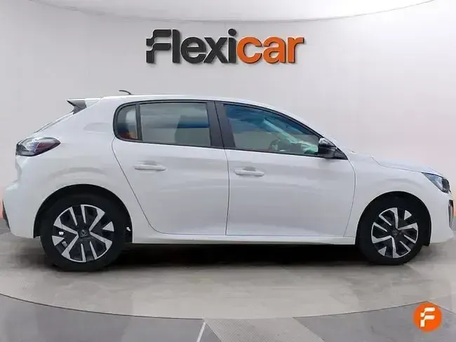 Usado Peugeot 208 Active 100 CV (73 kW) 2024 Blanco Utilitario