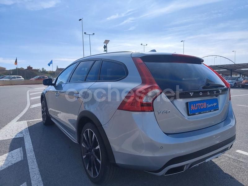 Usado Volvo V60 CC Summum 190 CV (139 kW) 2016 Gris / plata Familiar