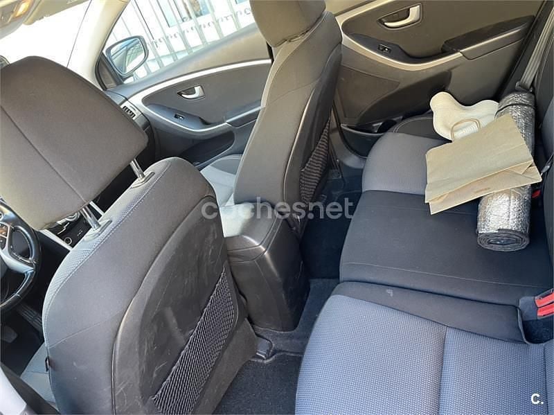 Usado Hyundai i30 90 CV (66 kW) 2014 Negro Berlina