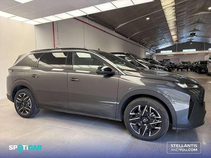 Usado Peugeot 5008 Allure 137 CV (100 kW) 2025 Gris SUV