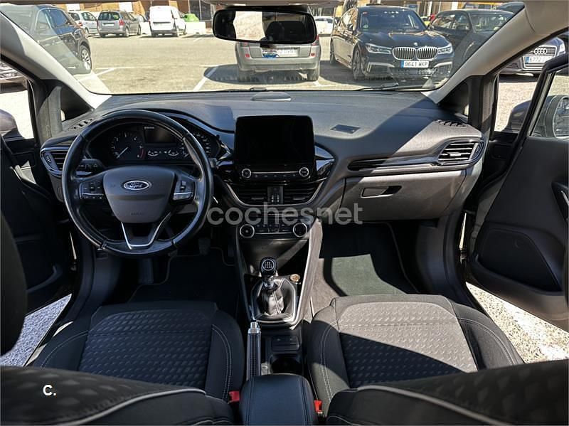 Usado Ford Fiesta Trend 85 CV (62 kW) 2017 Gris / plata Berlina