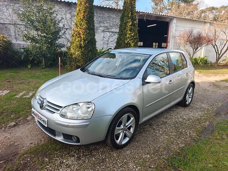 Gris / plata Usado 2006 VW Golf V Highline Berlina | 5200 € (Precio justo) - Imagen 1/4