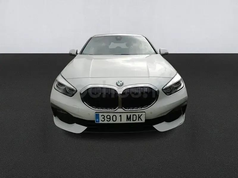 Usado BMW 118 Comfort Edition 150 CV (110 kW) 2023 Blanco Utilitario
