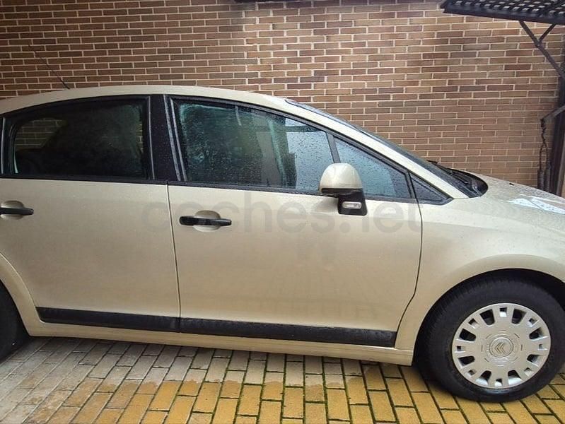 Usado Citroën C4 90 CV (66 kW) 2007 Beige Berlina