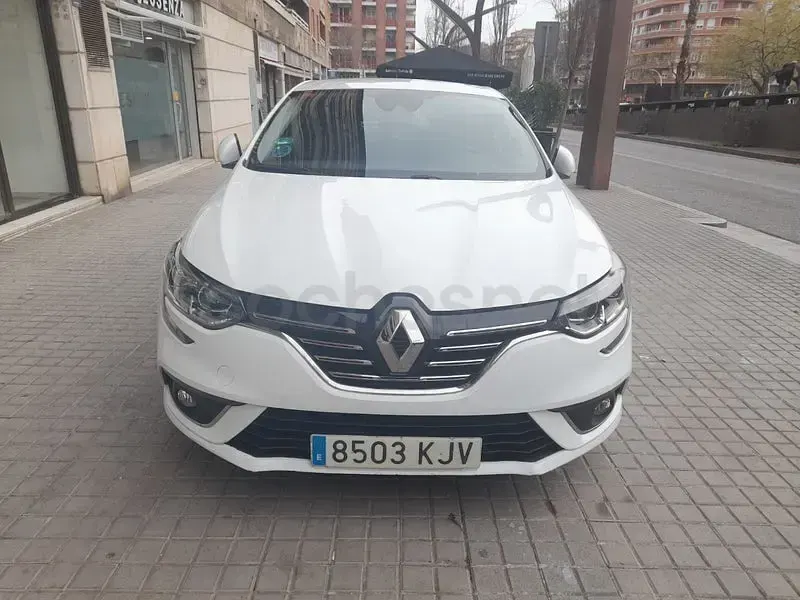 Usado Renault Mégane IV Bose Edition 130 CV (95 kW) 2018 Blanco Berlina