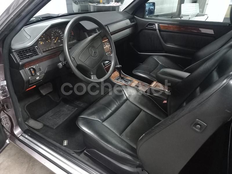 Usado Mercedes E300 220 CV (161 kW) 1992 Violeta / lila Descapotable