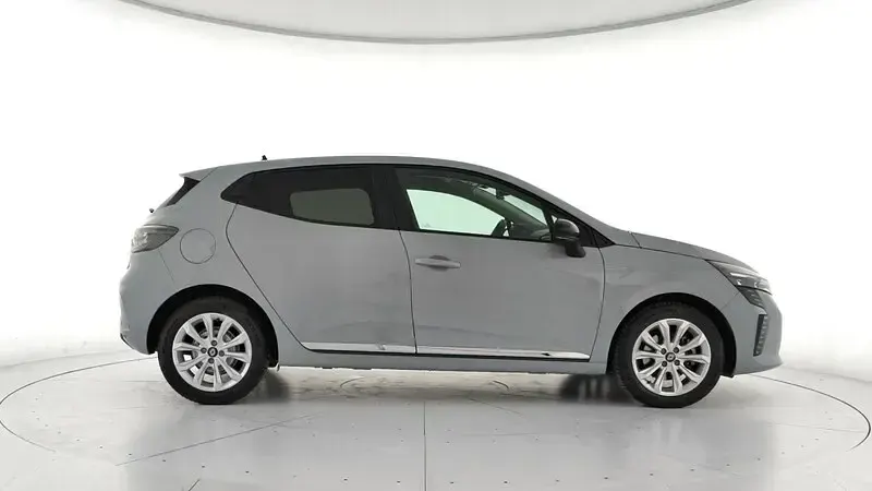 Usado Renault Clio V Evolution 100 CV (73 kW) 2025 Gris Berlina
