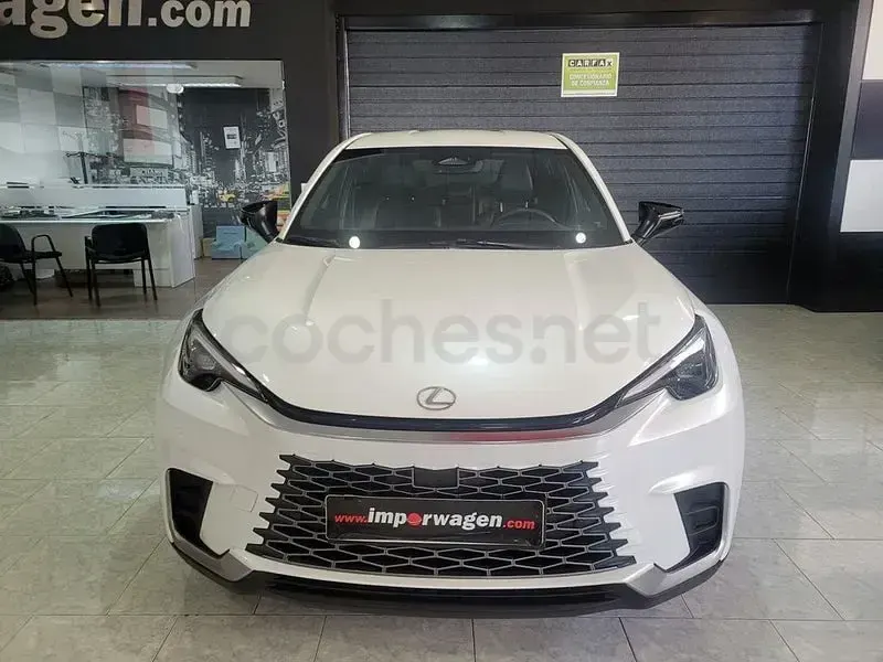 Usado Lexus LBX 136 CV (100 kW) 2024 Blanco SUV