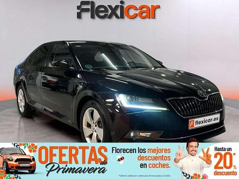 Usado Skoda Superb Style 190 CV (139 kW) 2018 Gris Berlina