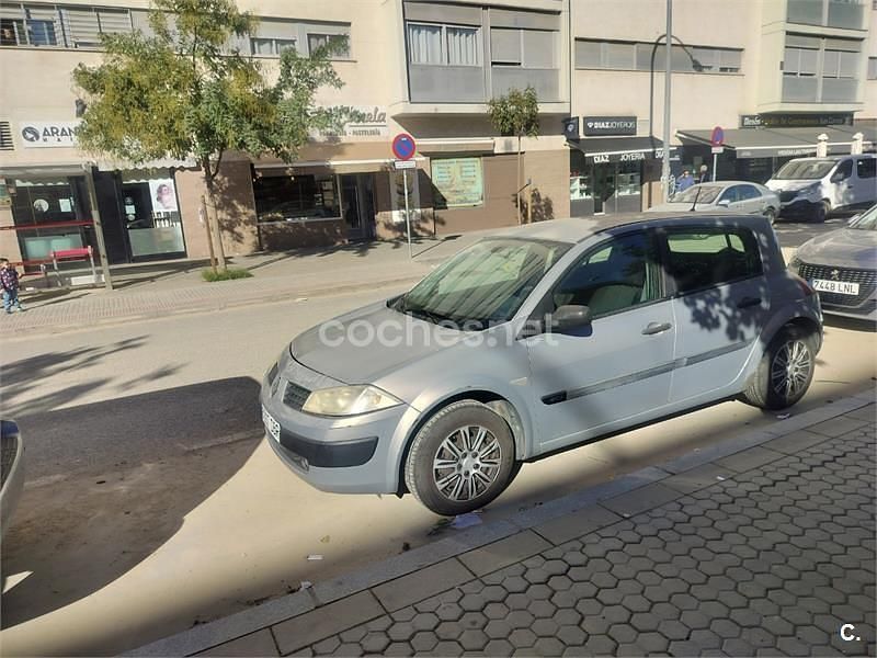Gris / plata Usado 2004 Renault Mégane II Authentique Berlina | 1750 € (Buen precio) - Imagen 1/4