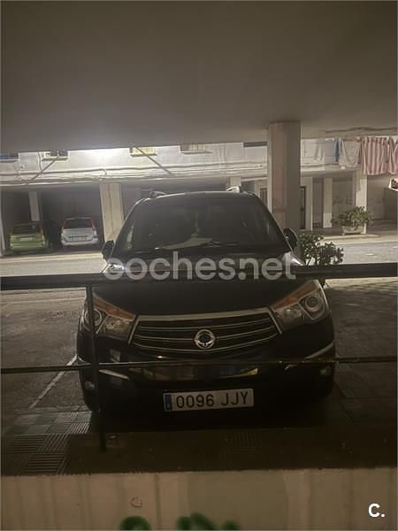 Usado Ssangyong (KGM) Rodius Limited 155 CV (114 kW) 2015 Negro Monovolumen