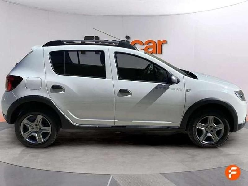 Usado Dacia Sandero Comfort 90 CV (66 kW) 2019 Blanco Utilitario