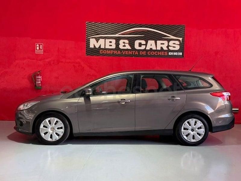 Usado Ford Focus Trend 115 CV (84 kW) 2011 Marrón Berlina