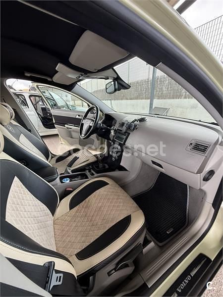 Usado Volvo S40 Momentum 136 CV (100 kW) 2005 Amarillo Berlina