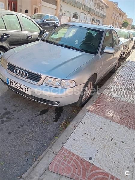 Gris / plata Usado 2000 Audi A4 Berlina | 1000 € - Imagen 1/4