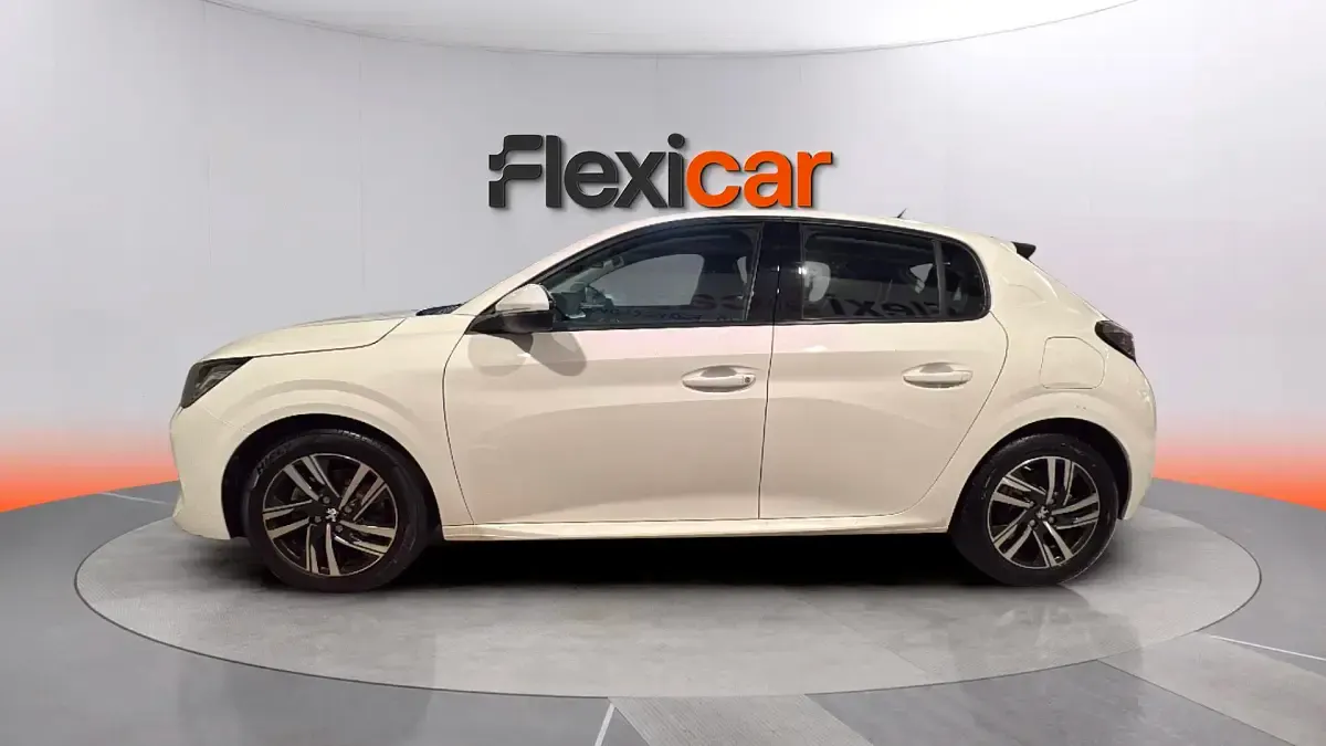 Usado Peugeot 208 Signature Sky 110 CV (80 kW) 2019 Blanco Utilitario