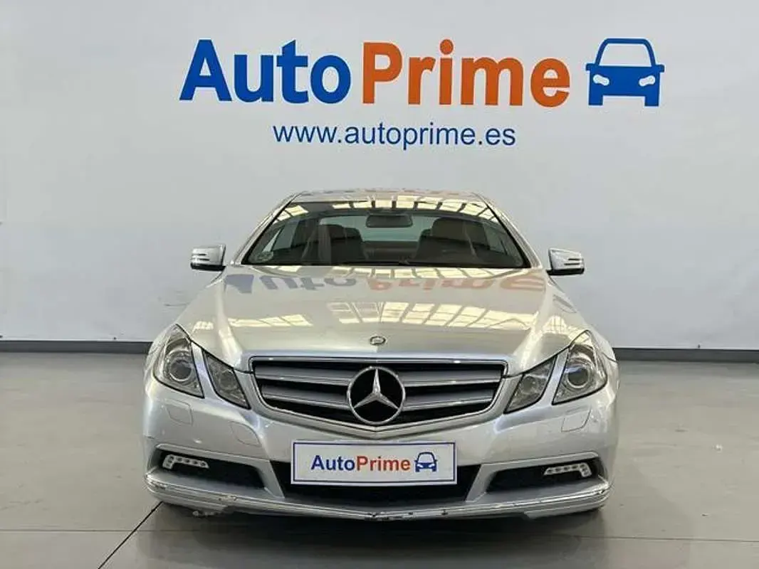 Usado Mercedes E220 170 CV (125 kW) 2010 Gris / plata Coupe