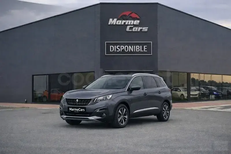 Usado Peugeot 5008 Allure 130 CV (95 kW) 2021 Gris SUV