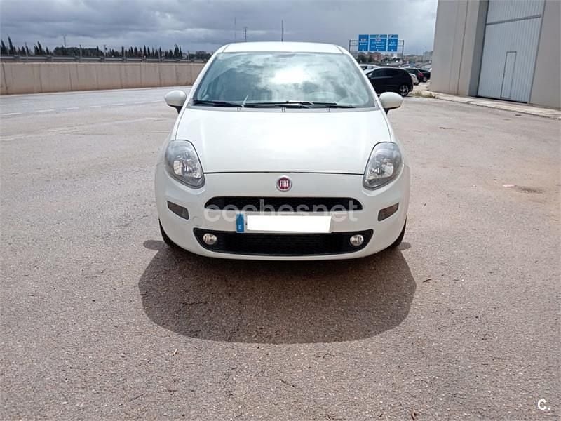Usado Fiat Punto Easy 75 CV (55 kW) 2016 Blanco Berlina