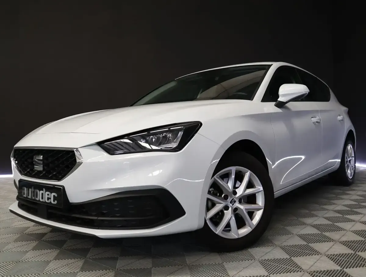 Usado Seat Leon Style 110 CV (80 kW) 2024 Blanco Utilitario