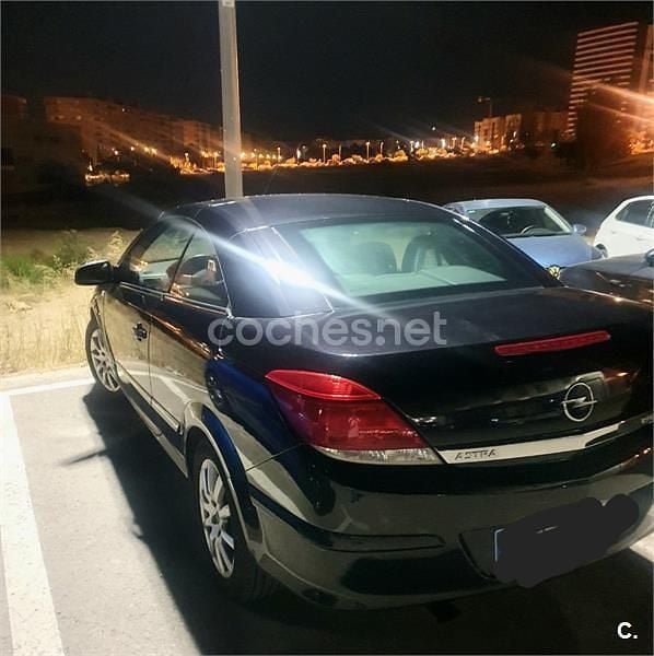 Usado Opel Astra Cabriolet Cosmo 150 CV (110 kW) 2008 Negro Descapotable