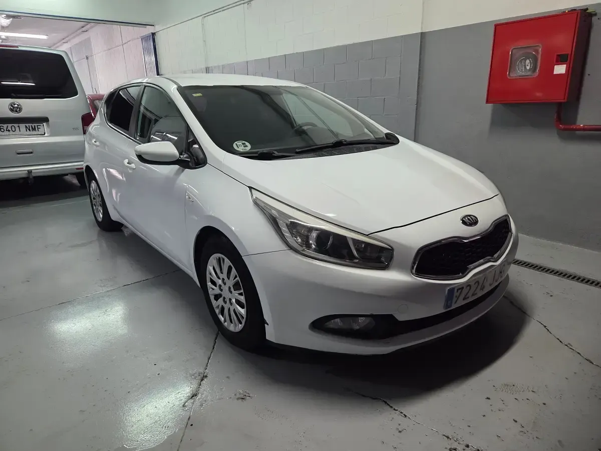 Usado Kia Ceed GT 90 CV (66 kW) 2015 Blanco Utilitario