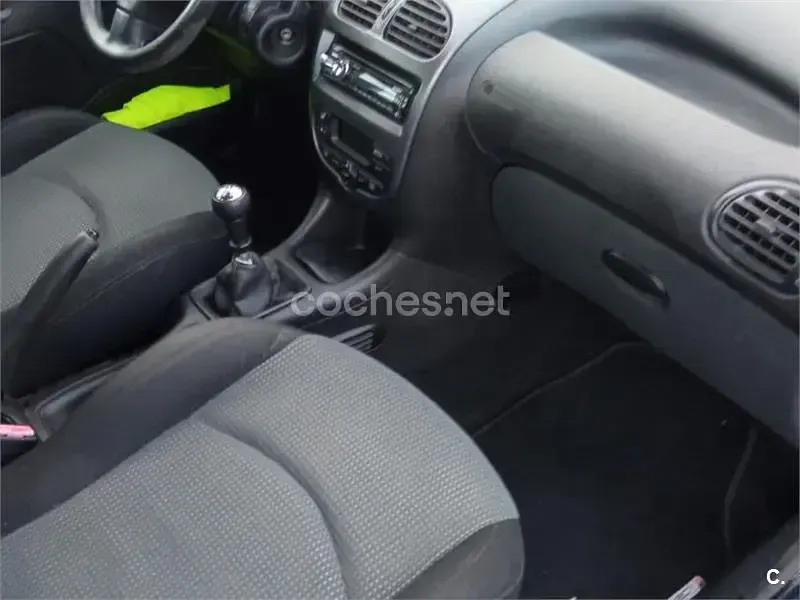 Usado Peugeot 206 70 CV (51 kW) 2006 Azul Berlina