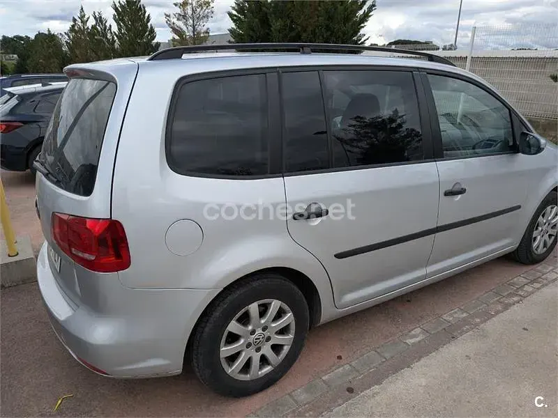 Usado VW Touran Edition 105 CV (77 kW) 2012 Gris / plata Monovolumen