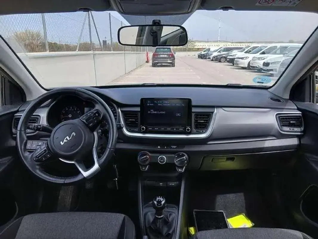 Usado Kia Stonic 84 CV (61 kW) 2022 Gris SUV