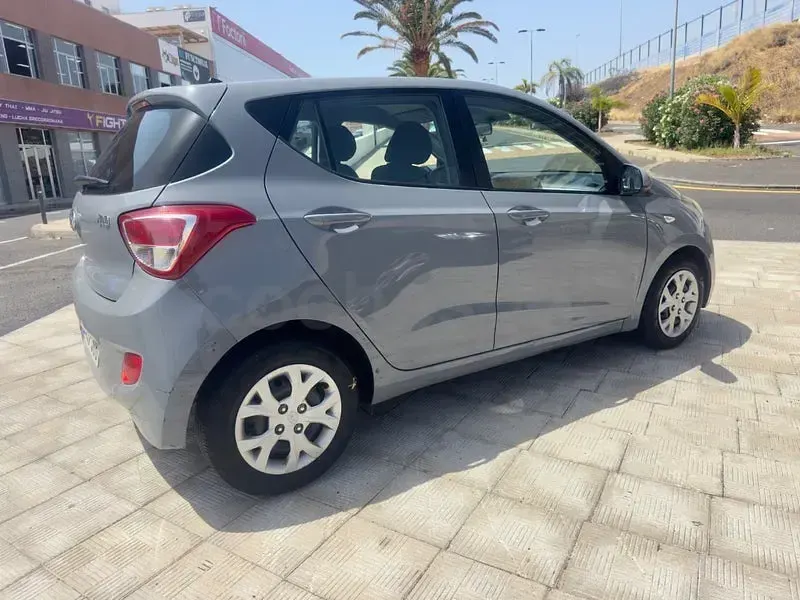 Usado Hyundai i10 66 CV (48 kW) 2016 Azul Utilitario