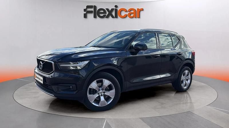 Käytetty Volvo XC40 Momentum 197 HP (144 kW) 2020 Musta Katumaasturi