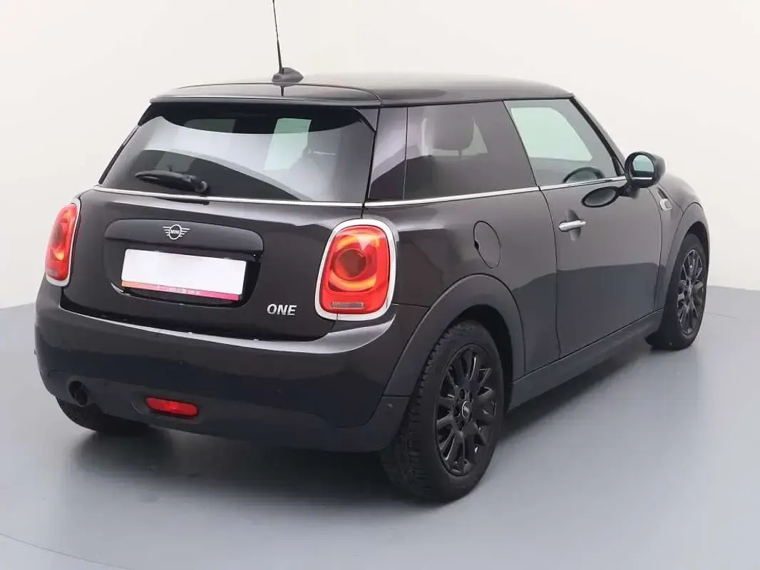 Usado Mini ONE 102 CV (75 kW) 2019 Negro Utilitario